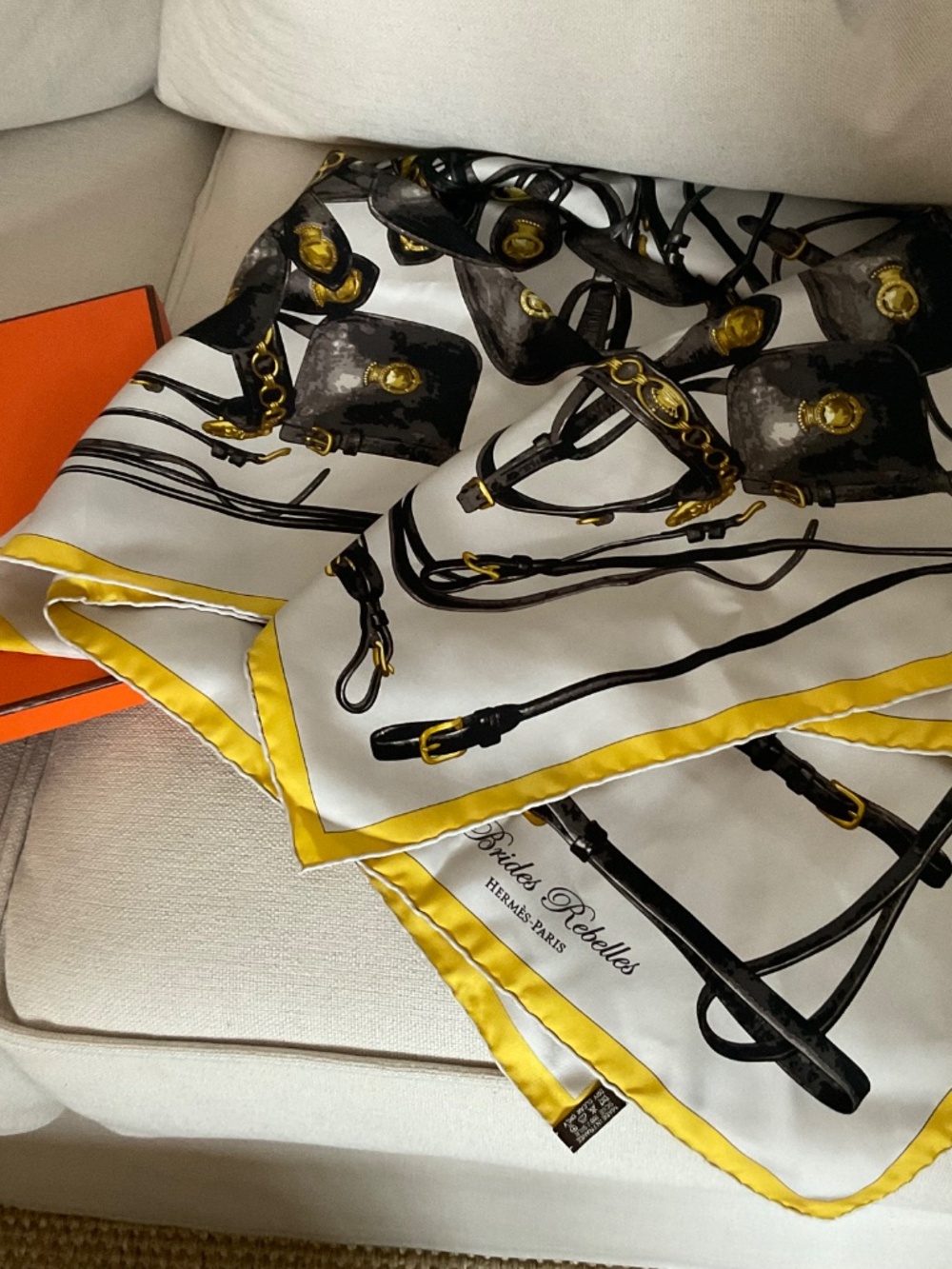 HERMES PARIS BRIDES REBELLES SILK SCARF SIZE 90 by 90 CM . - Picture 3 of 11